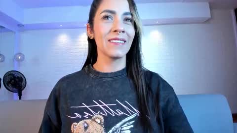 Snapshot of violeet_scott chatting on 29, 11, 2025 Violett Everyday From 0530 to 1430 Col Time online show from 29, 11, 2025