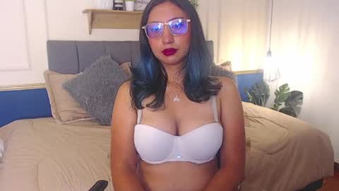 V I O L E T  online show from 8, 4, 2026