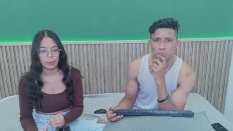 violet_and_dylan online show from 4, 12, 2025