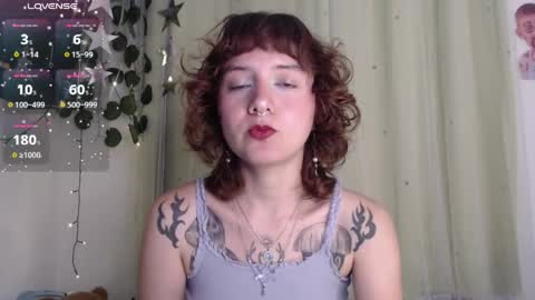 Snapshot of violet_bluee chatting on 14, 5, 2026 Violet online show from 14, 5, 2026
