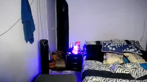 violet_hyuga online show from 10, 10, 2025