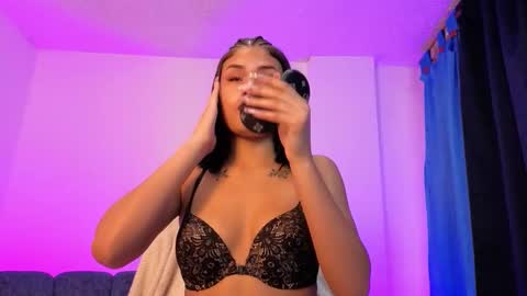 Snapshot of violet_jhonson chatting on 15, 11, 2025 violet_jhonson online show from 15, 11, 2025