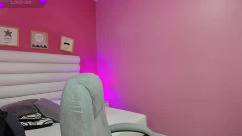 Snapshot of violet_sinclair chatting on 23, 5, 2026 violet_sinclair online show from 23, 5, 2026