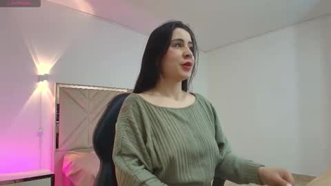 violet_tay1 online show from 4, 10, 2025