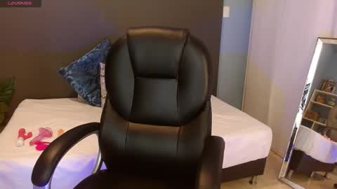 Violeta leon online show from 12, 9, 2025