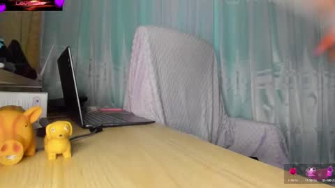 Snapshot of violetparkker chatting on 17, 10, 2025 violetparkker online show from 17, 10, 2025