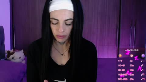 violett  Independent model online show from 10, 4, 2026