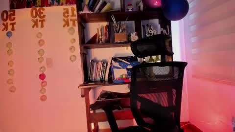 Snapshot of violett_red chatting on 27, 5, 2026 Violeta online show from 27, 5, 2026