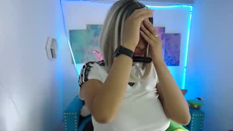 Snapshot of violetta_m_ chatting on 4, 2, 2026 Violeta online show from 4, 2, 2026