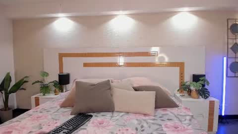 Snapshot of violettaa_stone chatting on 2, 7, 2026 Violettaa online show from 2, 7, 2026