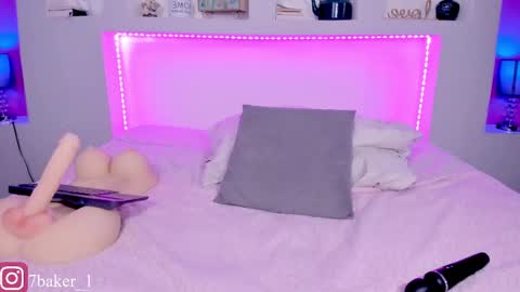 ViolettaBaker online show from 4, 2, 2025