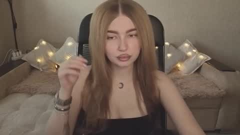 ViolettaOtis online show from 3, 11, 2025