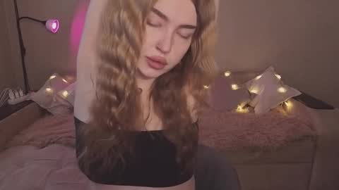 Snapshot of violettaotis chatting on 3, 2, 2026 ViolettaOtis online show from 3, 2, 2026