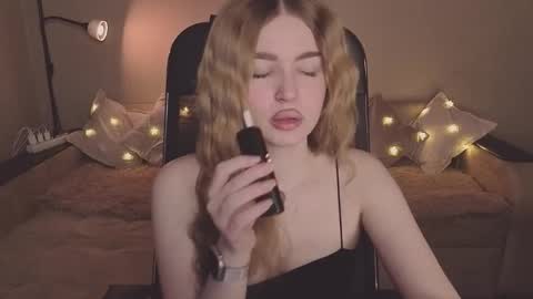 Snapshot of violettaotis chatting on 18, 2, 2026 ViolettaOtis online show from 18, 2, 2026