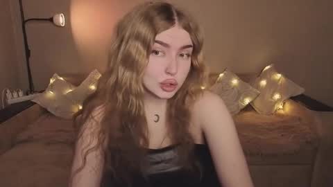 Snapshot of violettaotis chatting on 25, 2, 2026 ViolettaOtis online show from 25, 2, 2026