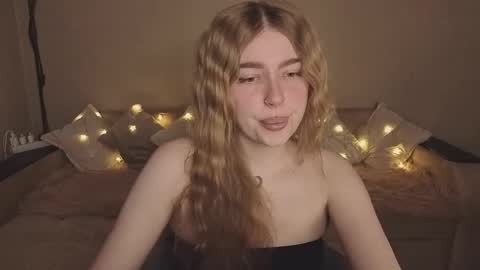 Snapshot of violettaotis chatting on 28, 2, 2026 ViolettaOtis online show from 28, 2, 2026