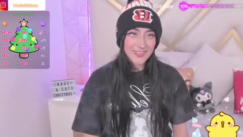 Snapshot of violettbloss chatting on 19, 12, 2024 Violeta online show from 19, 12, 2024