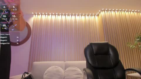 Violett Castel online show from 23, 1, 2025