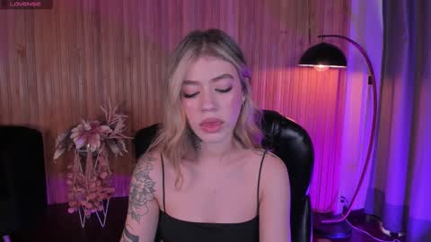 Violett  online show from 12, 11, 2025