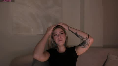 Violett  online show from 18, 5, 2026