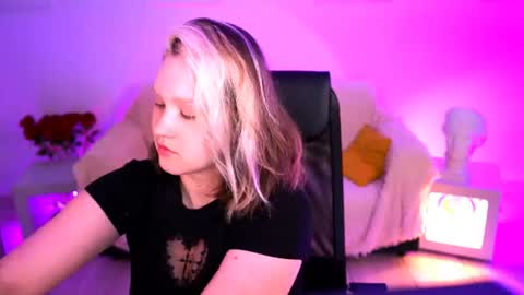 Snapshot of violettwoods chatting on 8, 7, 2026 Violett online show from 8, 7, 2026