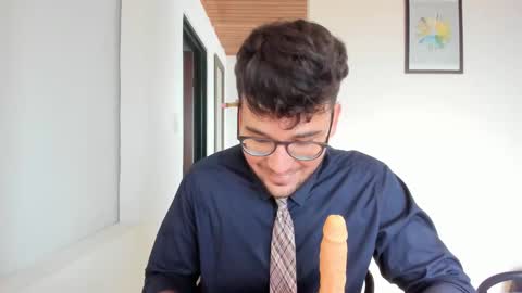 Vito Ferrer online show from 20, 10, 2025