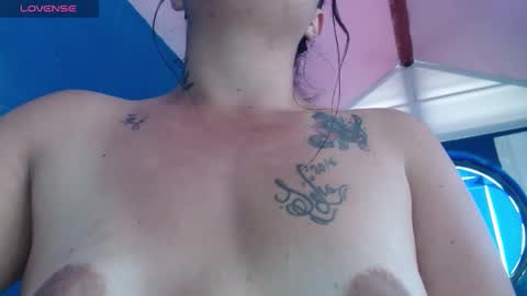 Snapshot of vitoria23_ chatting on 10, 11, 2025 victoria 3 online show from 10, 11, 2025