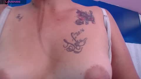 Snapshot of vitoria23_ chatting on 27, 11, 2025 victoria 3 online show from 27, 11, 2025