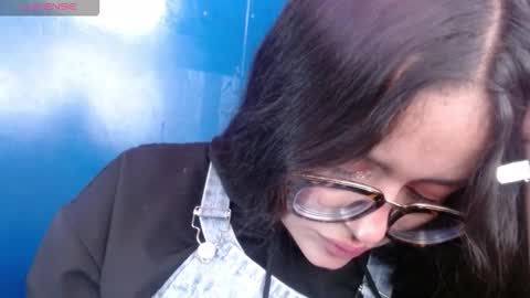 Snapshot of vitoria23_ chatting on 3, 12, 2025 victoria 3 online show from 3, 12, 2025