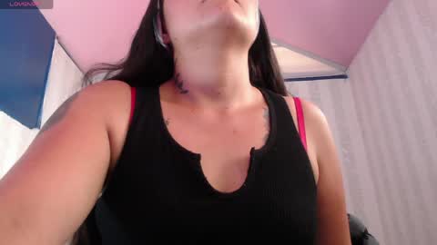 Snapshot of vitoria23_ chatting on 15, 4, 2026 victoria 3 online show from 15, 4, 2026