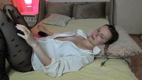 Snapshot of vivian_alison chatting on 8, 12, 2024 vivian_alison online show from 8, 12, 2024