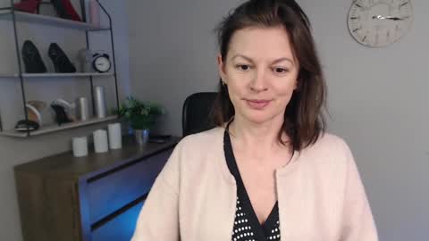 Vivian online show from 6, 3, 2025