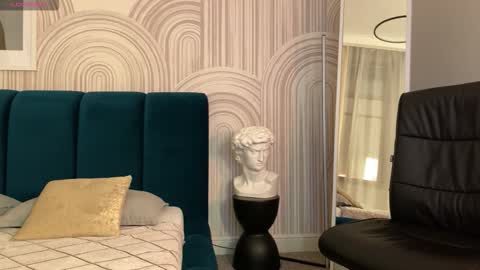 Vivian Evans online show from 7, 2, 2026