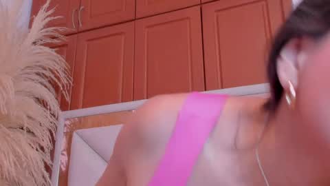 Snapshot of vivianne_scott chatting on 19, 5, 2026 Vivi online show from 19, 5, 2026