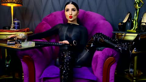 Vivian Reeve online show from 18, 12, 2024