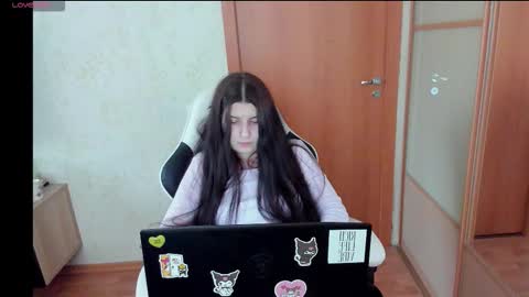 viviene8 online show from 19, 3, 2026