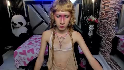vivienne hadid online show from 9, 6, 2026
