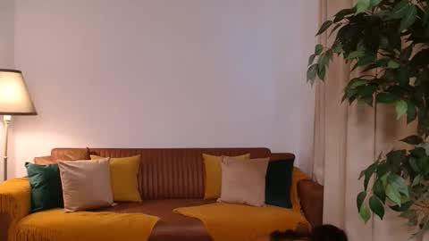 Vivienne online show from 8, 9, 2025