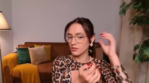 Vivienne online show from 12, 10, 2025
