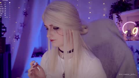 vronnier online show from 13, 9, 2025