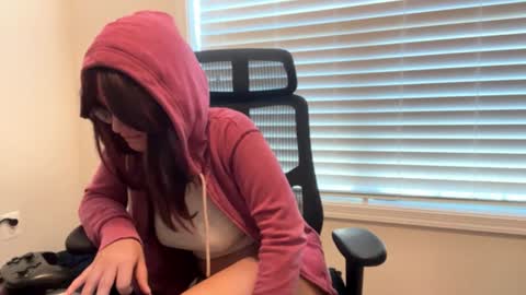 Snapshot of vvikki696996 chatting on 2, 12, 2024 Vikki y Valeria online show from 2, 12, 2024