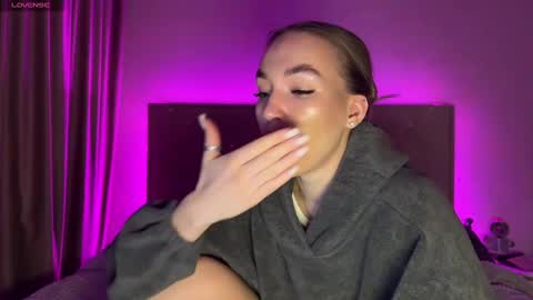 Snapshot of watergirl_ chatting on 7, 3, 2025 Im saving up for a new car help me online show from 7, 3, 2025