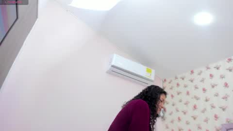 Snapshot of watson_crystal00 chatting on 27, 7, 2026 Milf Latina online show from 27, 7, 2026