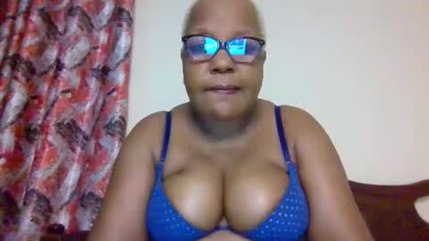 Snapshot of weaverbird25 chatting on 2, 3, 2026 weaverbird25 online show from 2, 3, 2026