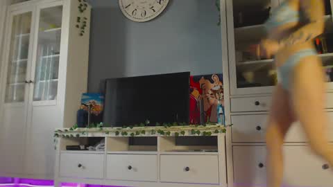 Snapshot of weed_princesss chatting on 4, 12, 2024  moon  online show from 4, 12, 2024