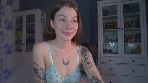 Snapshot of weed_princesss chatting on 1, 2, 2025  moon  online show from 1, 2, 2025