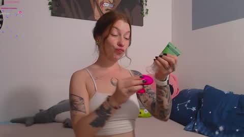 Snapshot of weed_princesss chatting on 14, 9, 2025  moon  online show from 14, 9, 2025