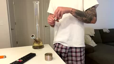 Snapshot of weeklymarz97 chatting on 5, 11, 2025 weeklymarz97 online show from 5, 11, 2025