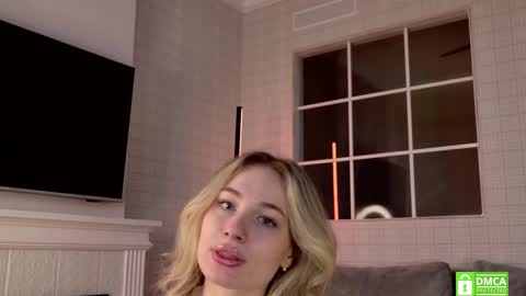 Snapshot of wellicaren chatting on 28, 11, 2025 CAREN online show from 28, 11, 2025