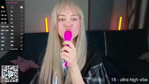 Snapshot of wendylovelylovew chatting on 22, 9, 2025 Wendy online show from 22, 9, 2025